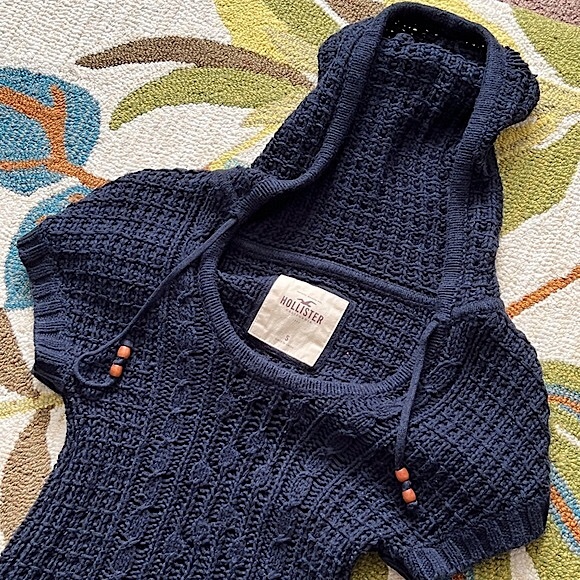 Hollister Navy Blue Pullover Sweater w/Hoodie Size Small. - Picture 3 of 4